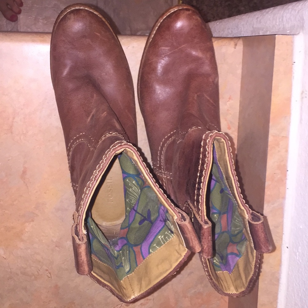 Fossil size 8 cowboy boots short